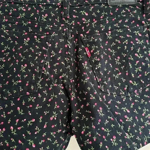 Levi’s Mid Length Shorts, Floral Print, Black Shorts with Pink Flowers,Size 28 - Picture 14 of 16
